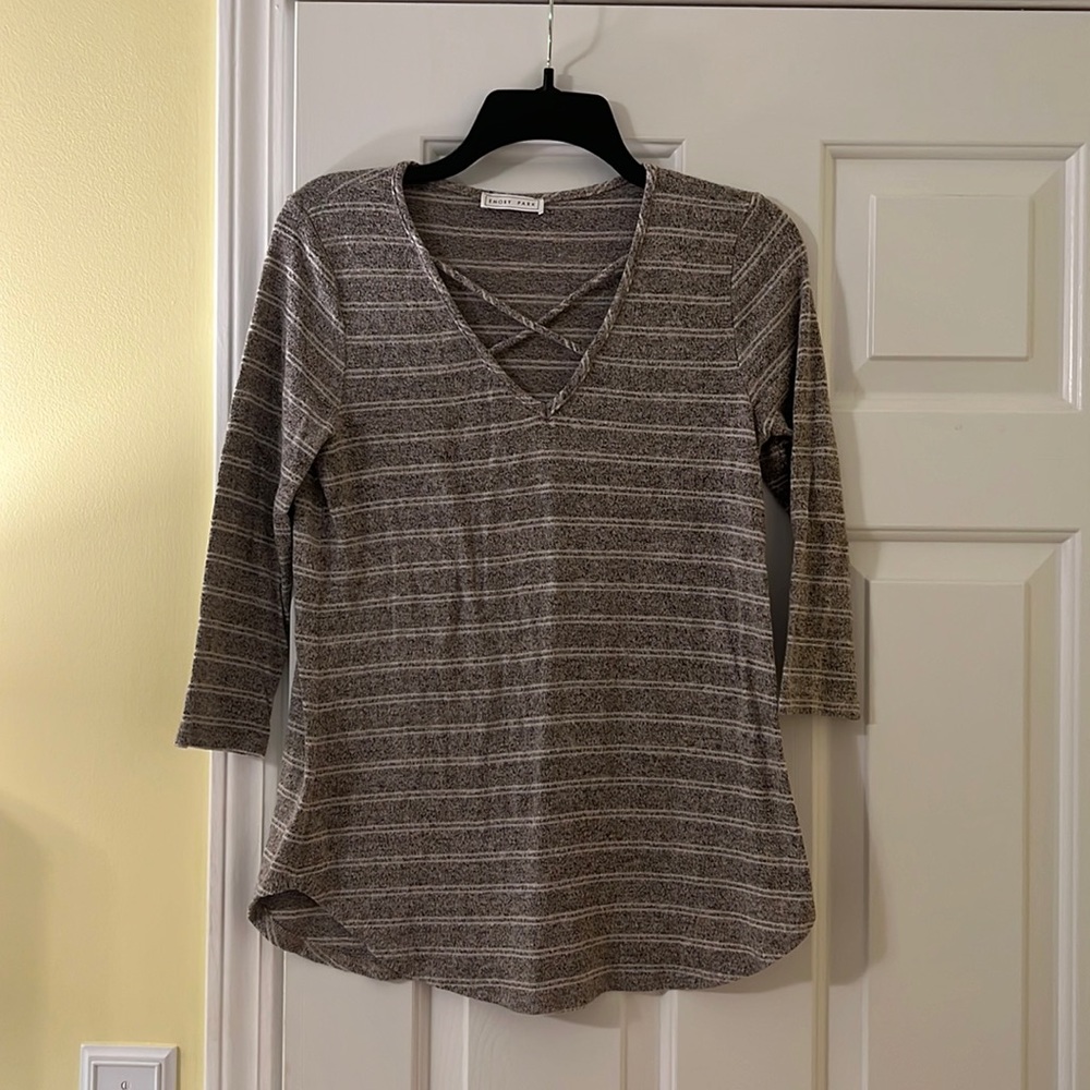Emory Park Dulce 3/4 Sleeve Hacci Knot Top, Taupe, size small